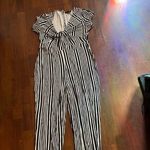 Jumpsuit black and white. Size large. Made by Romeo and Juliet couture.